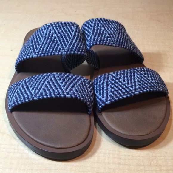 2 strap flat sandals